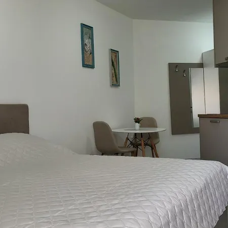 Horizon Katrina - Sea Line & Access